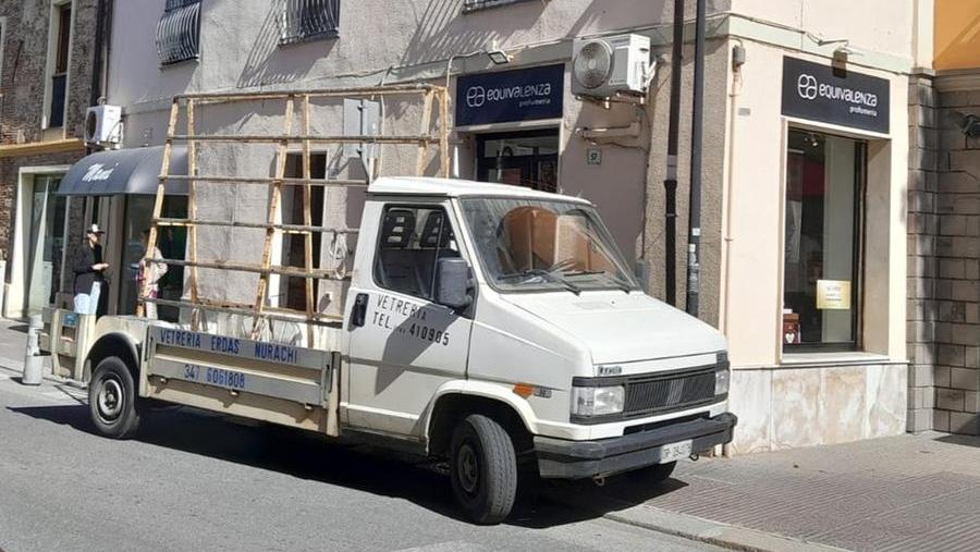 La profumeria Equivalenze in via Tirso, dov'è stato messo a segno il furto