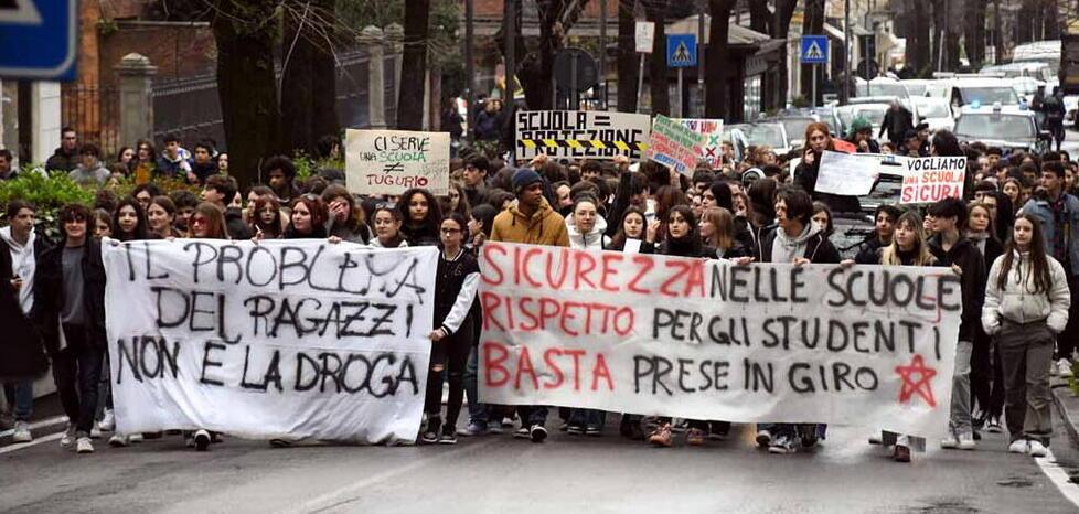 Scuole “a pezzi” e poco sicure: la Provincia di Massa Carrara rassicura gli studenti