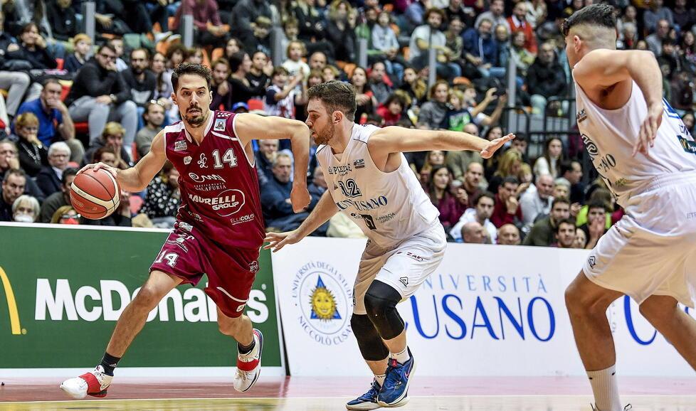 Il derby di andata (61-59 per la Pielle) con un duello tra Saccaggi e Graziani