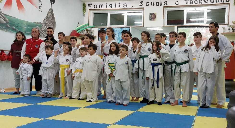 Gli allievi del Centro Taekwondo che hanno gareggiato in Umbria