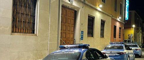 Pisa, scoperto dalla polizia finto minore da solo in Italia 