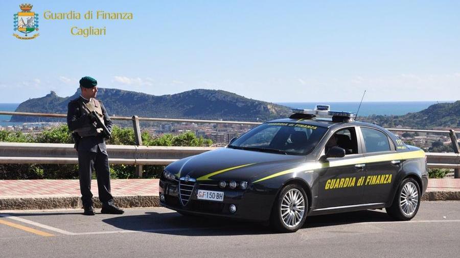 Pellet di scarsa qualità con etichette fasulle: 120 tonnellate sequestrate nel porto canale di Cagliari