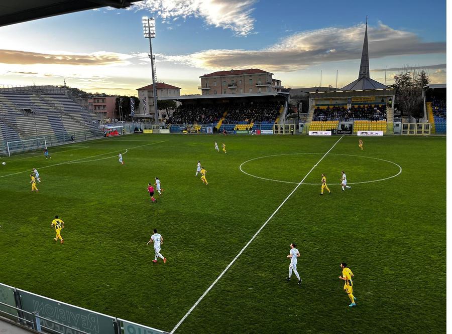 Carrarese, a Fermo poche occasioni: è 0-0