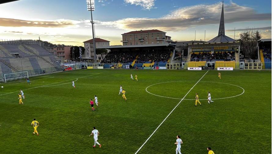 Carrarese, a Fermo poche occasioni: è 0-0
