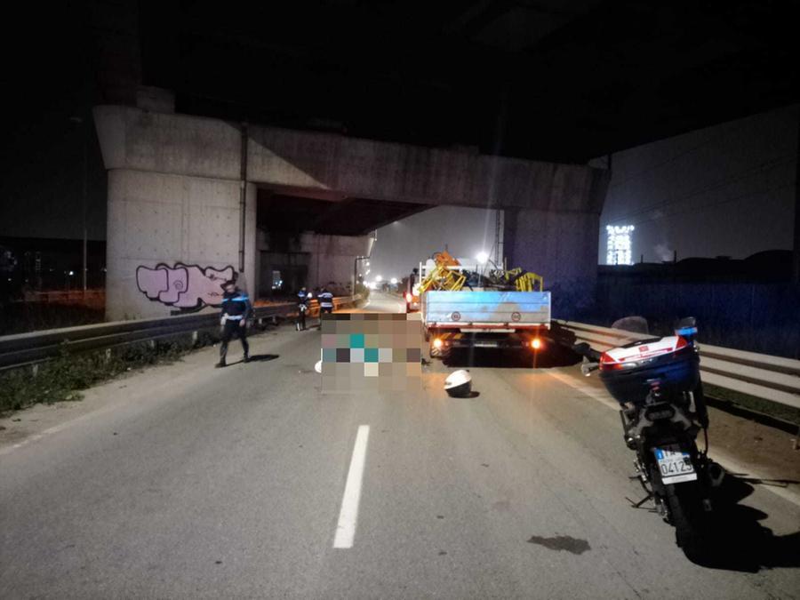 
	La polizia municipale sul posto dopo l'incidente (foto Daniele Stefanini/Agenzia Silvi)

