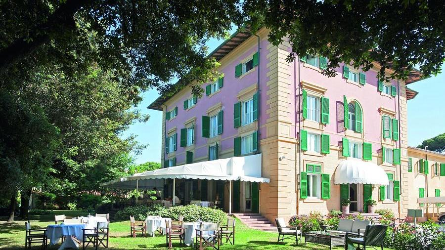 L’hotel Augustus compie 70 anni: il rilancio del mito vacanziero di Forte dei Marmi caro a Gianni Agnelli