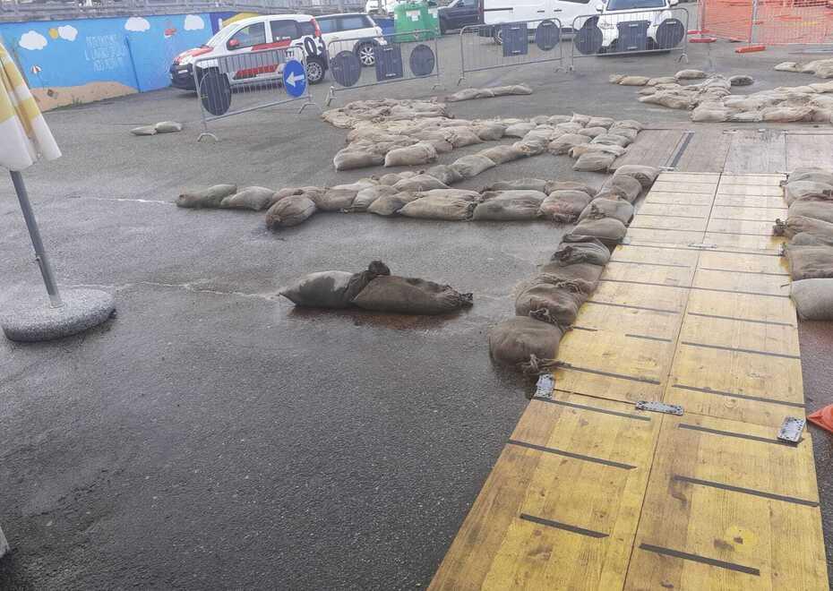 Goro. Il piazzale viene invaso dal gasolio: «Chiudo il bar, così non si lavora»