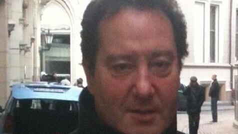 Muore sotto gli occhi del figlio mentre sta passeggiando a Londra