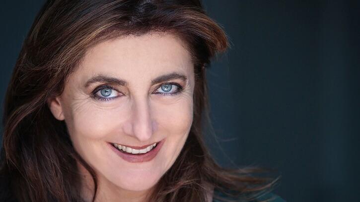 Francesca Reggiani: «Pensavo di essere un’attrice drammatica. Poi la tv mi ha cambiata»