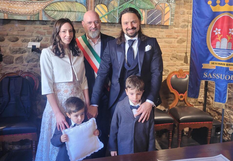 Matrimonio a Sassuolo Bonaccini sposa il cantautore&nbsp; Alberto Bertoli e Barbara 