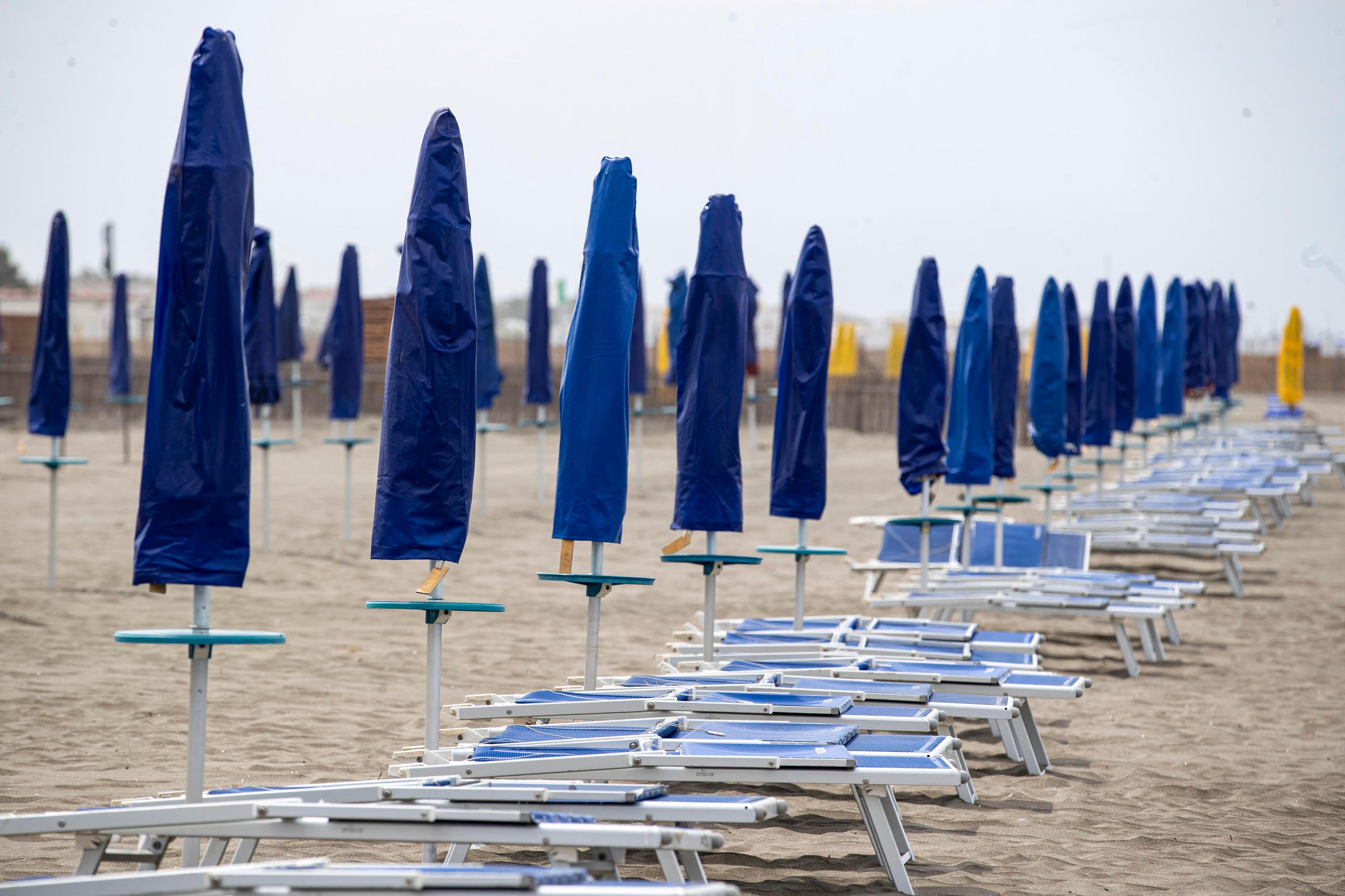 Nell’isola quasi 600 stabilimenti balneari, situazione “fumosa” in Costa Smeralda 