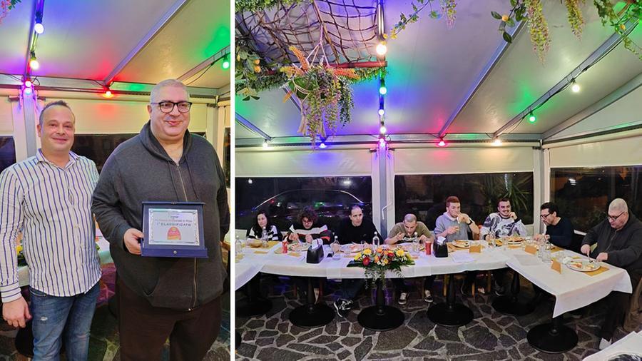
	Claudio Putrino, l&rsquo;impiegato pratese vincitore della disfida organizzata dalla pizzeria &ldquo;Da Pupillo e Gina&rdquo;,&nbsp;a destra con gli altri concorrenti

