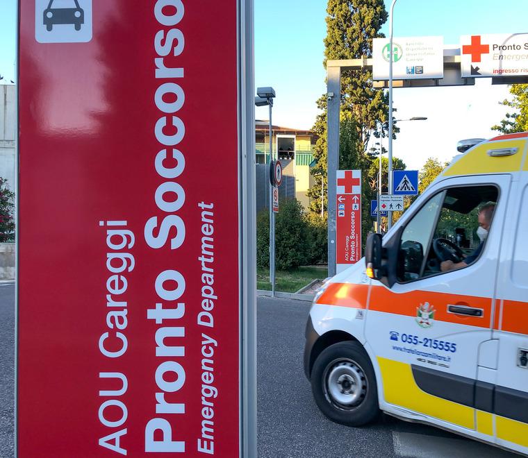 Careggi, medici scortati per aver negato la fecondazione assistita: «Ci aspettano all’ingresso e ci minacciano di morte»