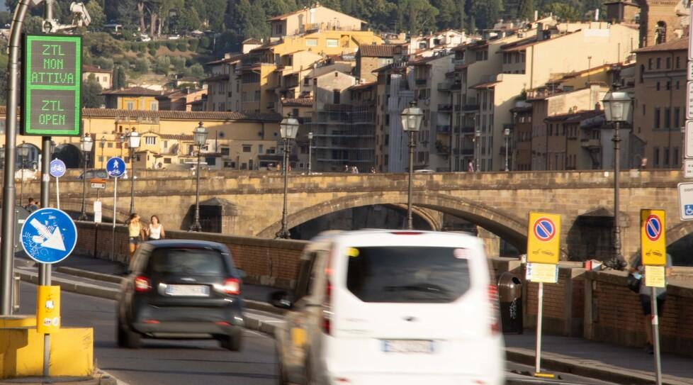 Ztl, addio alle porte telematiche: ecco la microcamera anti-furbetti