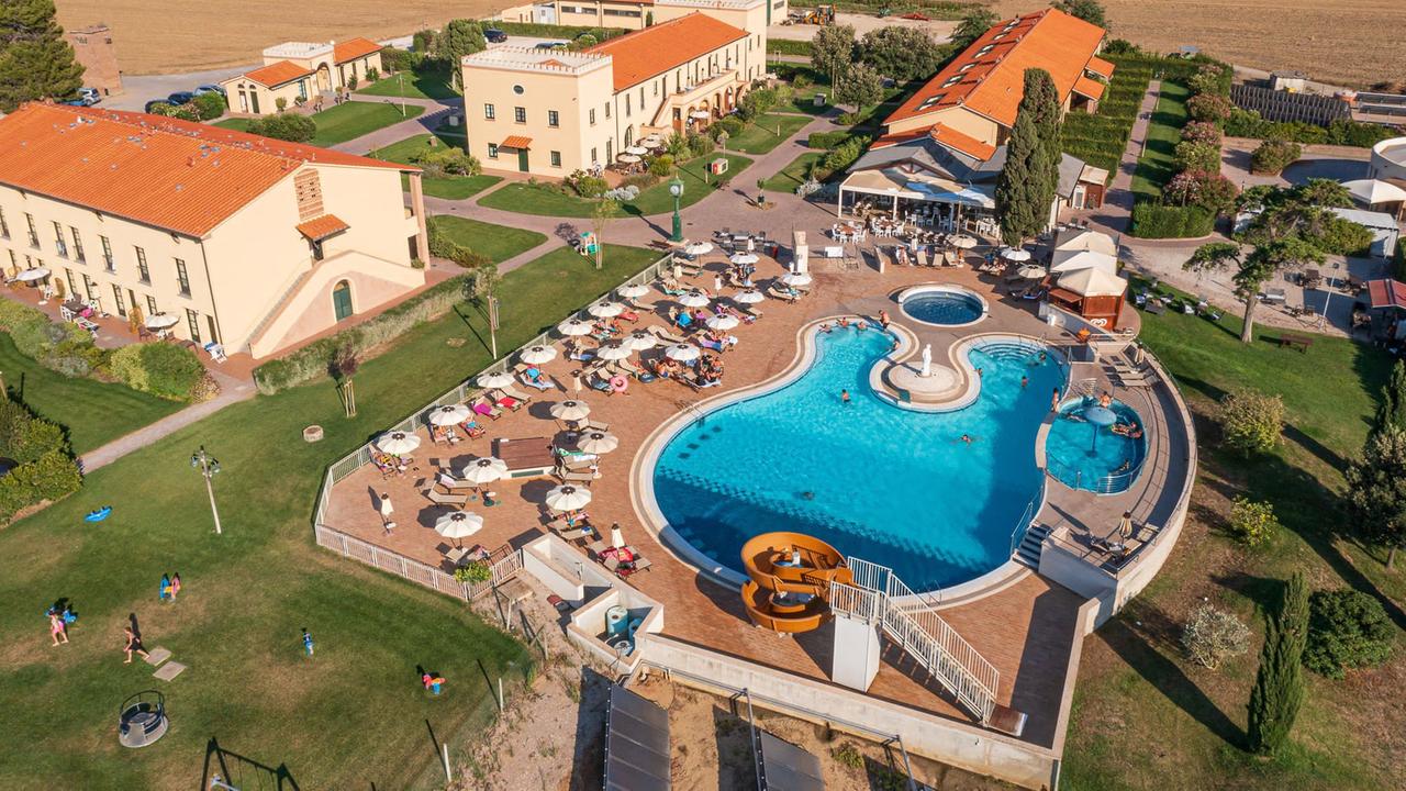 Campiglia, nel luogo da sogno per i matrimoni ora il problema è trovare personale