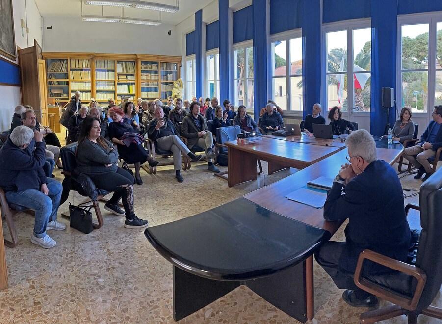 Aeroporto dell’Elba, un progetto da 18 milioni ma l’allungamento della pista divide