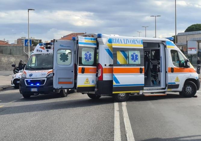 
	Due ambulanze in una foto d'archvio

