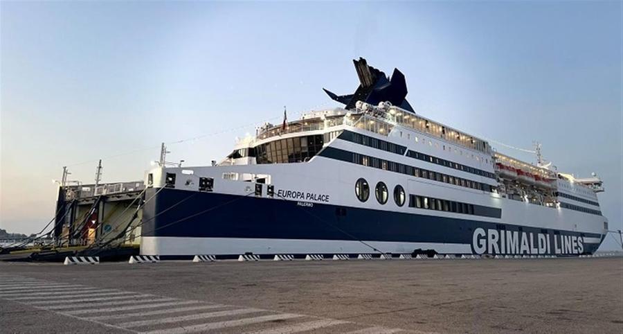 La nave per Cagliari bloccata in porto a Palermo: una donna molestata a bordo
