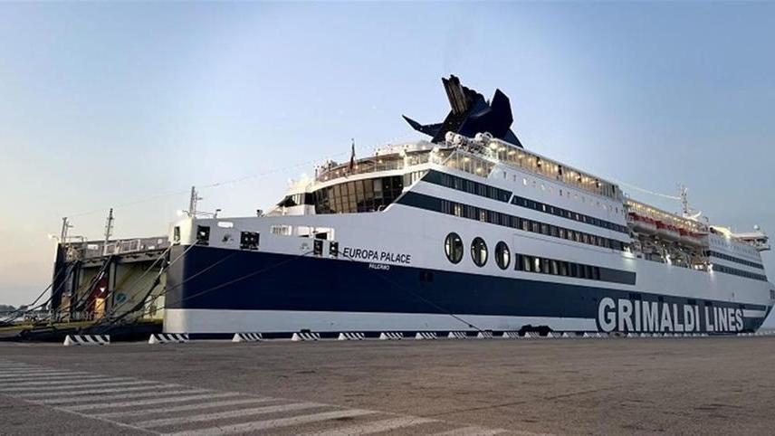 La nave per Cagliari bloccata in porto a Palermo: una donna molestata a bordo