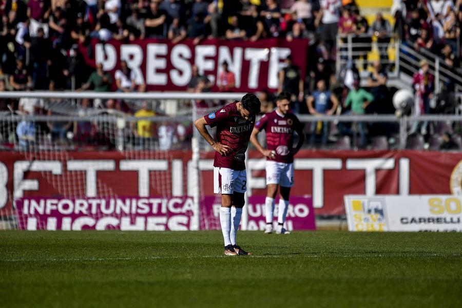 Il Livorno naufraga nel derby con l’Arezzo. E ora mister Esposito è in bilico