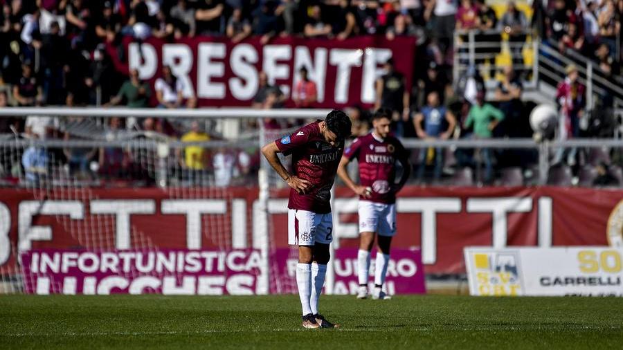 Il Livorno naufraga nel derby con l’Arezzo. E ora mister Esposito è in bilico