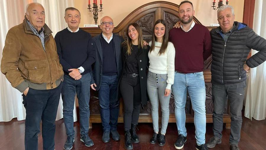 Il gruppo dell'Udc assieme al sindaco. Al centro della foto Alessandra Porcu e Carmen Murru