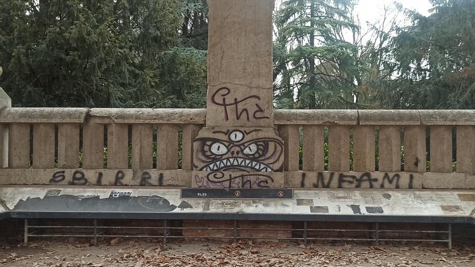 Basta degrado al monumento dei Concordi