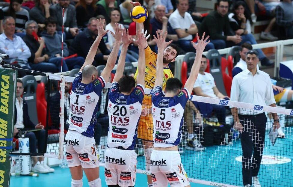 Modena Volley travolta a Trento: è terza Nei quarti playoff affronterà Piacenza