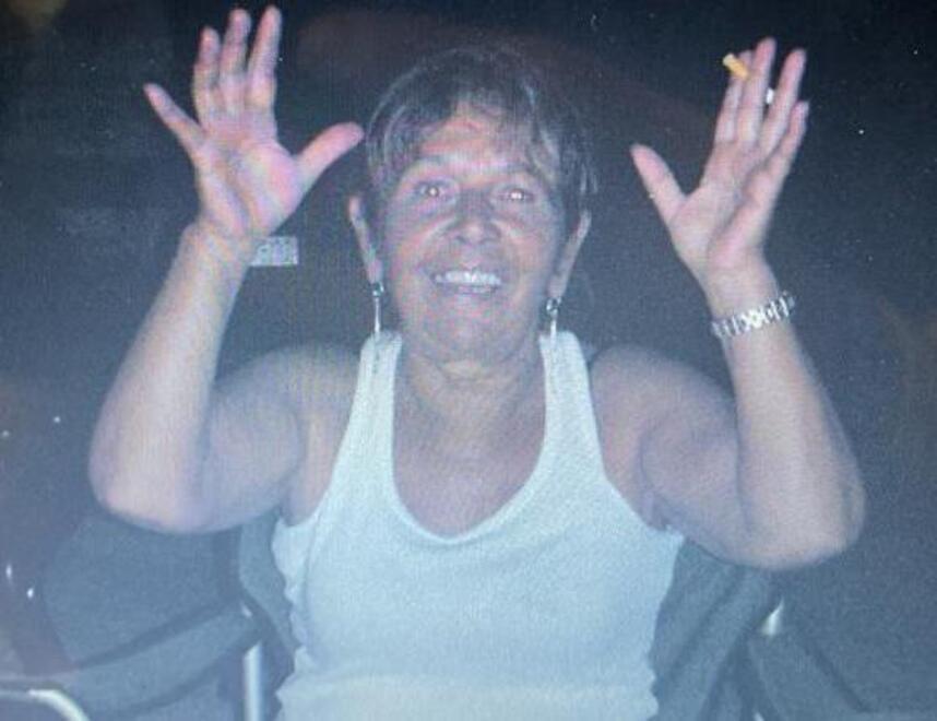 Muore nello schianto della sua auto contro un albero