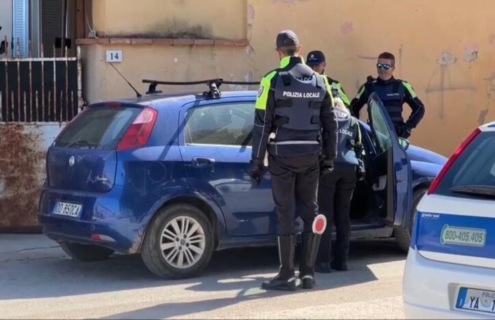 Olbia, sgombero tra le polemiche: perquisita l’auto della coppia 