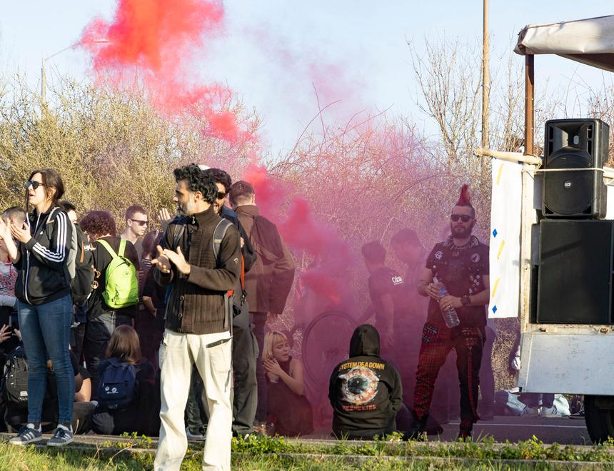 Modena In seicento al corteo anarchico Cori, slogan e nessun disordine 