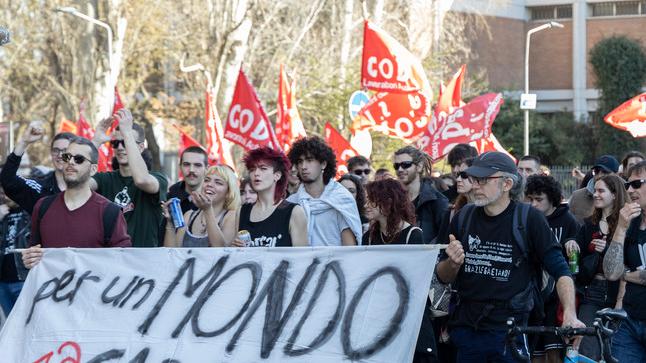 Modena La voce dei manifestanti al corteo: «Basta carcere, no al 41 bis Noi non archivieremo mai»