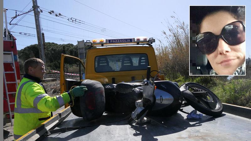 Orbetello, la festa in piazza poi l’incidente in scooter: cameriera di 42 anni trovata morta nel canale