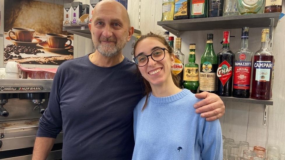 Brioche, cappuccini, giornali e chiacchiere. Così il Bar Redi festeggia trent’anni di attività