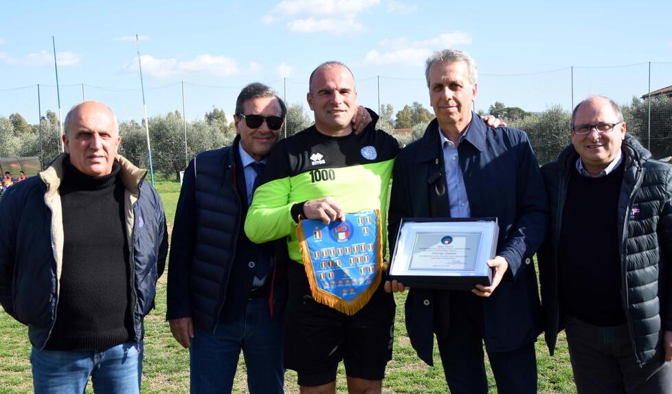 Vincenzo Sabatini diventa leggenda: a 53 anni in porta per la gara numero 1.000 (e para un rigore)