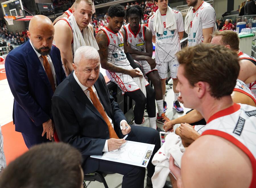 Esulta il coach Sakota «Una grande difesa ha fatto la differenza»