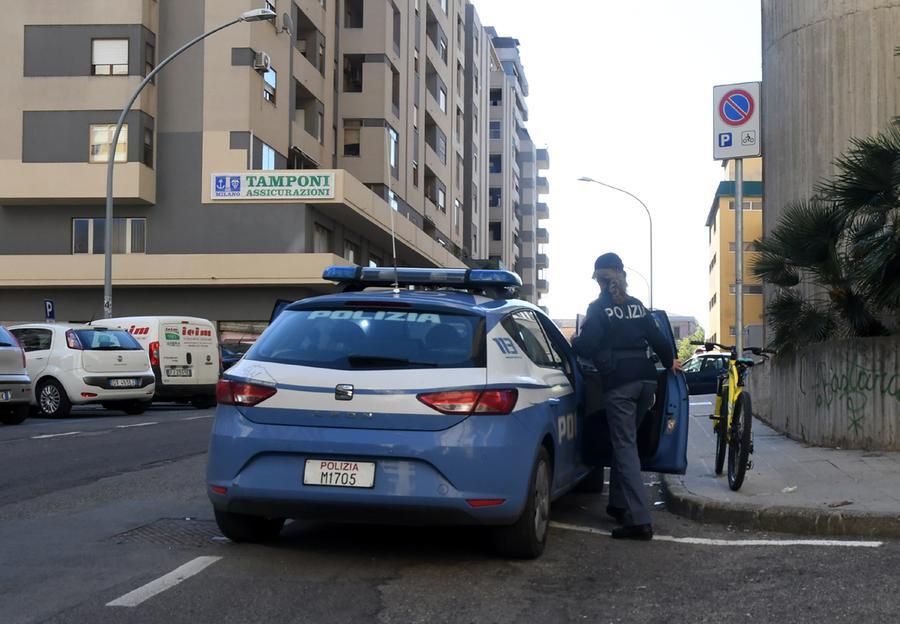 
	La polizia in via Carducci

