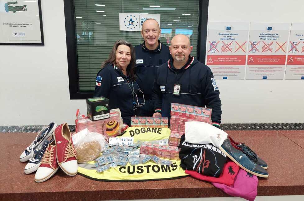 Pisa,&nbsp; scoperti 3,8 milioni di euro non dichiarati dai passeggeri in transito al Galilei