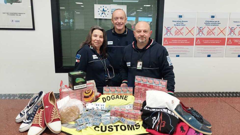 Pisa, scoperti 3,8 milioni di euro non dichiarati dai passeggeri in transito al Galilei