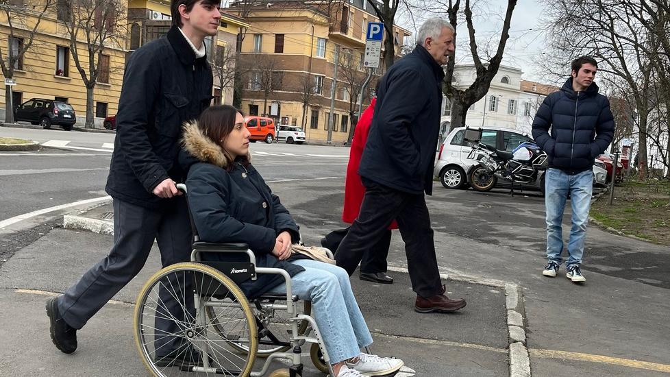 Modena Tra marciapiedi e sanpietrini: muoversi in carrozzina è dura