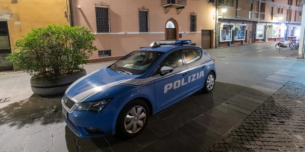 Ferrara. Inseguita da un uomo nella notte. Una donna le offre riparo in casa