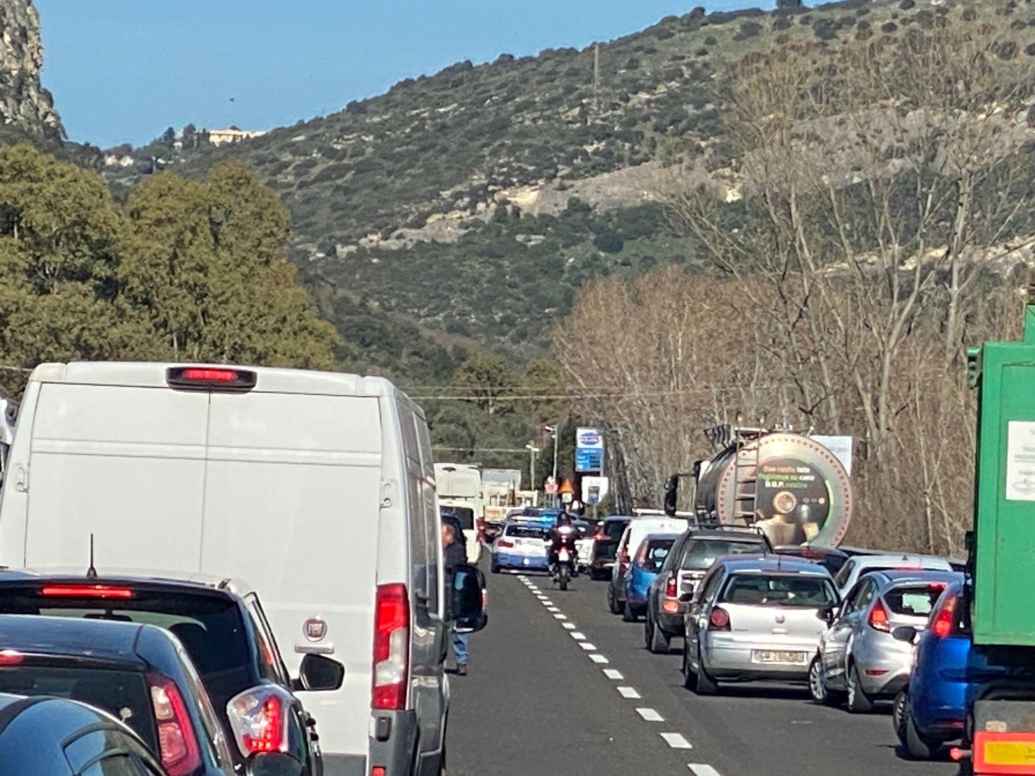 Cantieri, deviazioni e incidenti: la 131 è un inferno