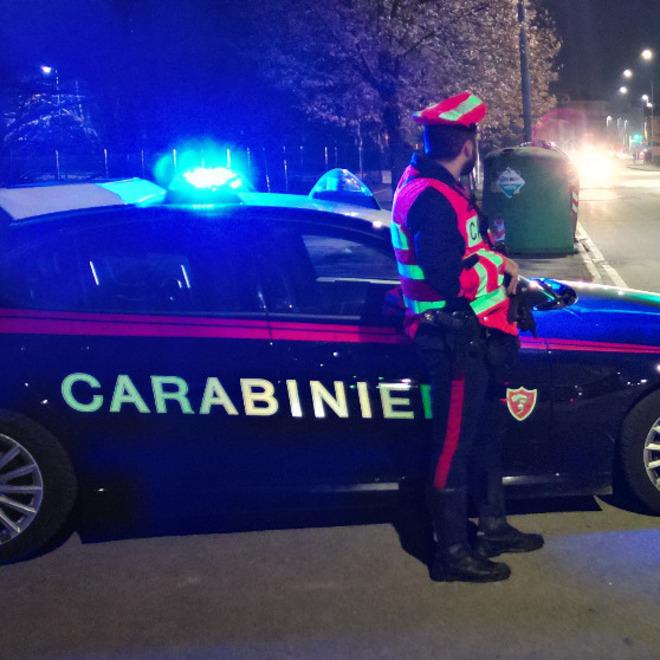 Serramazzoni Ubriaca rifiuta di dare le generalità e tira calci e pugni ai carabinieri 