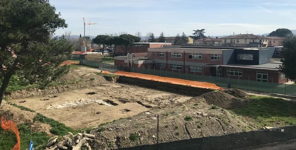 Empoli, il cantiere cancella il giardino della scuola: la protesta delle mamme