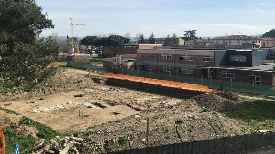 Empoli, il cantiere cancella il giardino della scuola: la protesta delle mamme