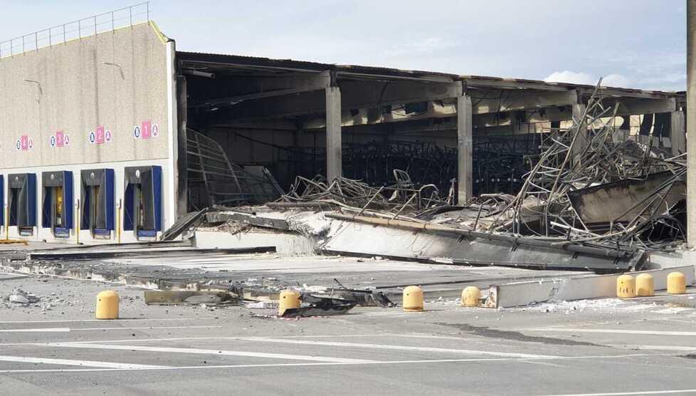 Spente le fiamme alla cartiera. Scuole riaperte con un’eccezione