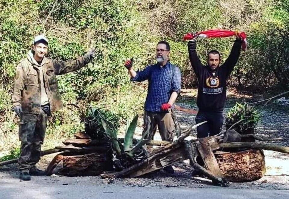 Cecina, cittadini puliscono il bosco per difenderlo dagli spacciatori