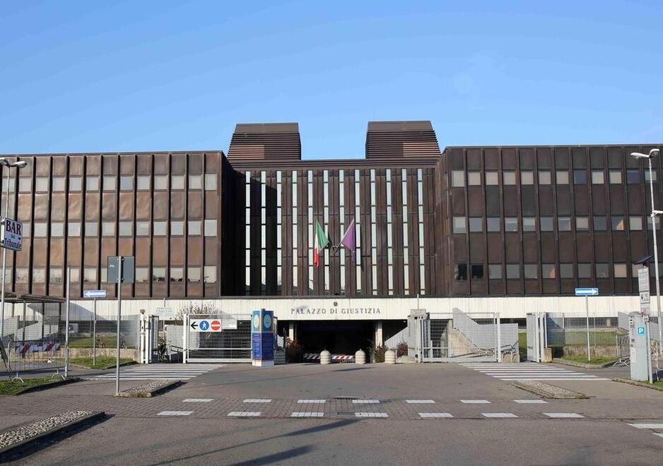 Mamma lascia il figlio solo a casa, assolta dalle accuse dopo sette anni