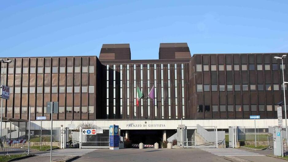 Mamma lascia il figlio solo a casa, assolta dalle accuse dopo sette anni