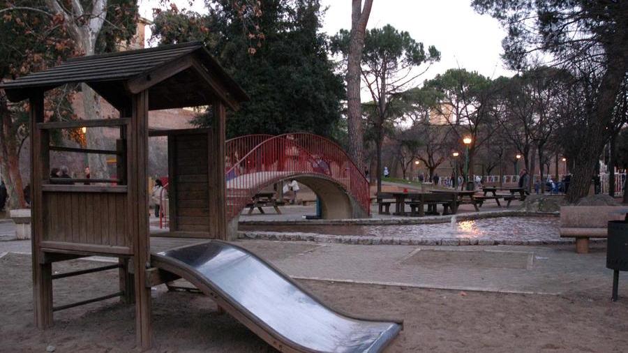 Parco divertimenti, giardini pubblici
parco giochi via ximenes
